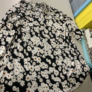 Sew in love  Black Top with White Daisy Print
